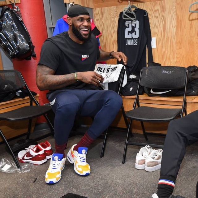 与本地俱乐 与本地俱乐